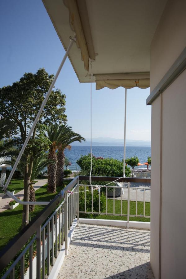 Akrogiali Beach Rooms Amarynthos Exterior photo