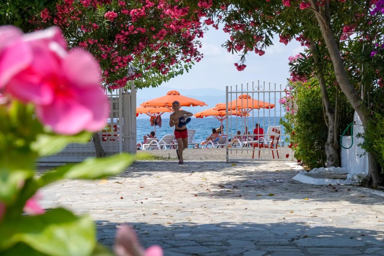 Akrogiali Beach Rooms Amarynthos Exterior photo