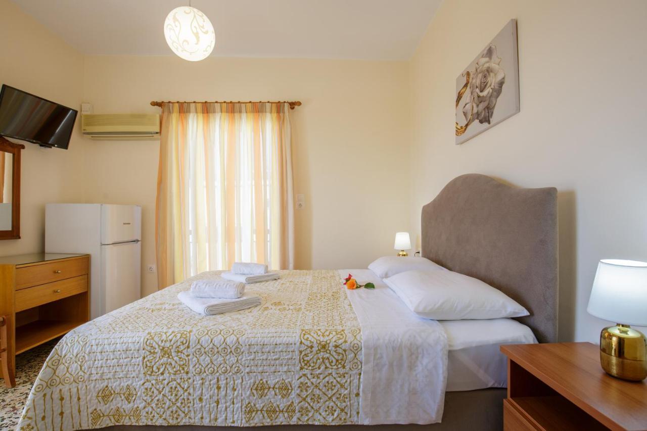Akrogiali Beach Rooms Amarynthos Exterior photo