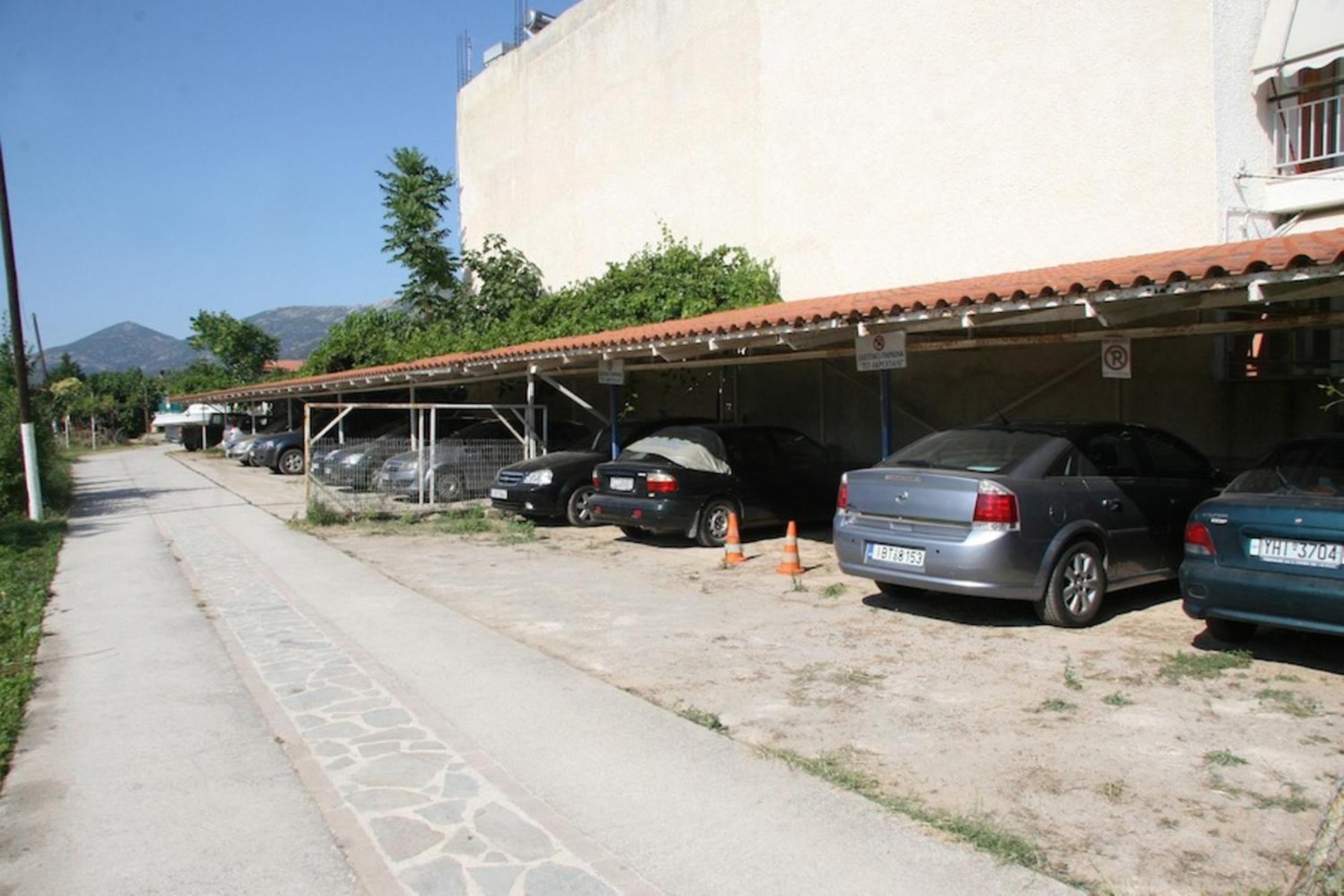Akrogiali Beach Rooms Amarynthos Exterior photo
