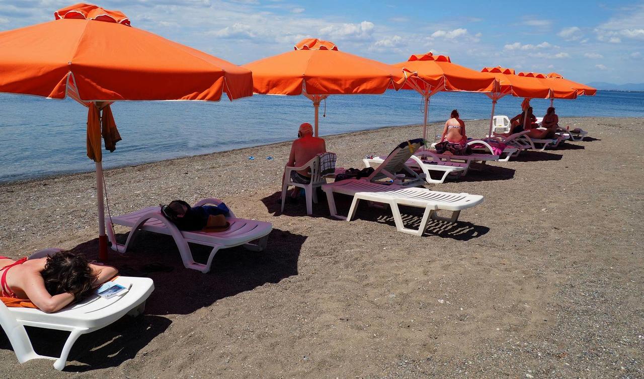 Akrogiali Beach Rooms Amarynthos Exterior photo